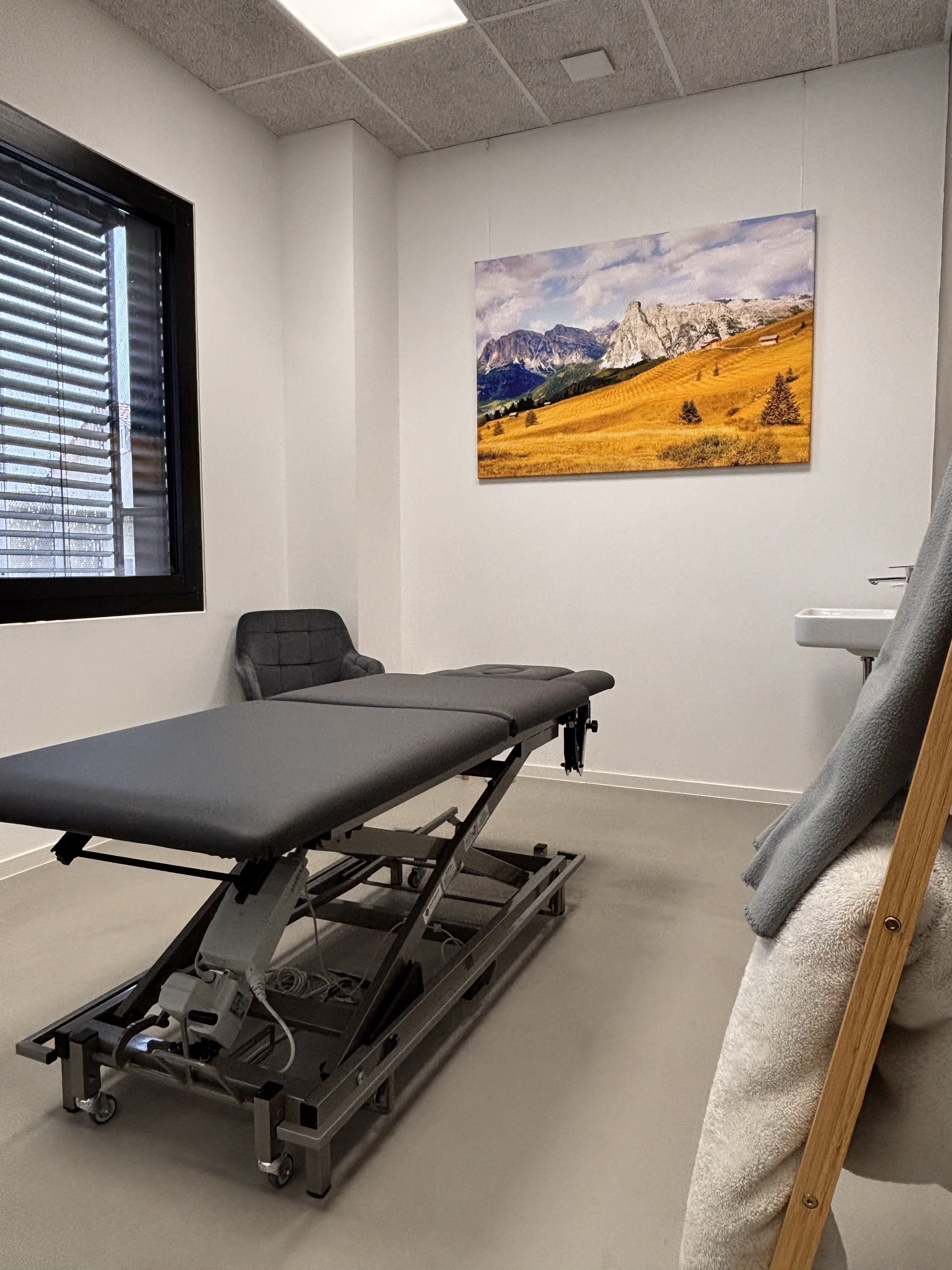 Privater Behandlungsraum mit moderner Ausstattung